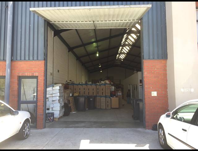 1,000M² FACTORY RENTED IN KILLARNEY GARDENS